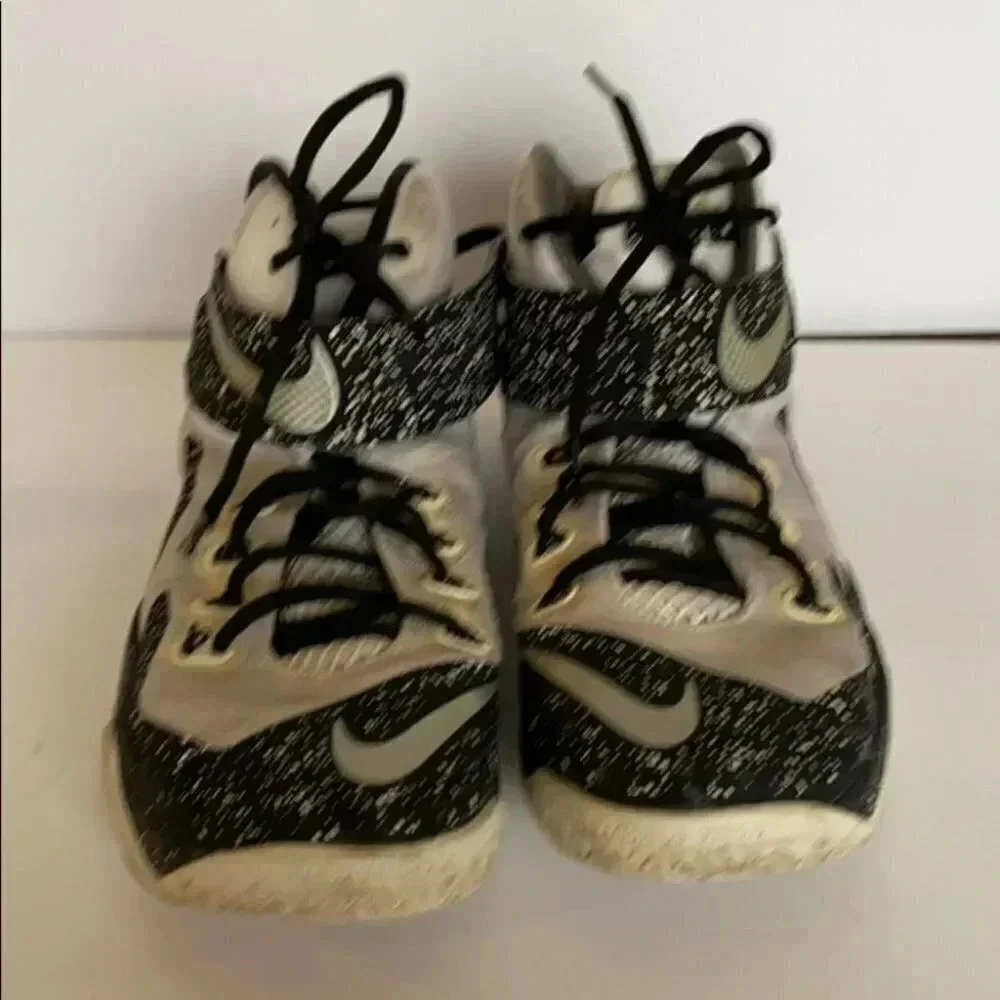 Nike Zoom soldier 8 men's 9‎ black/white sneakers